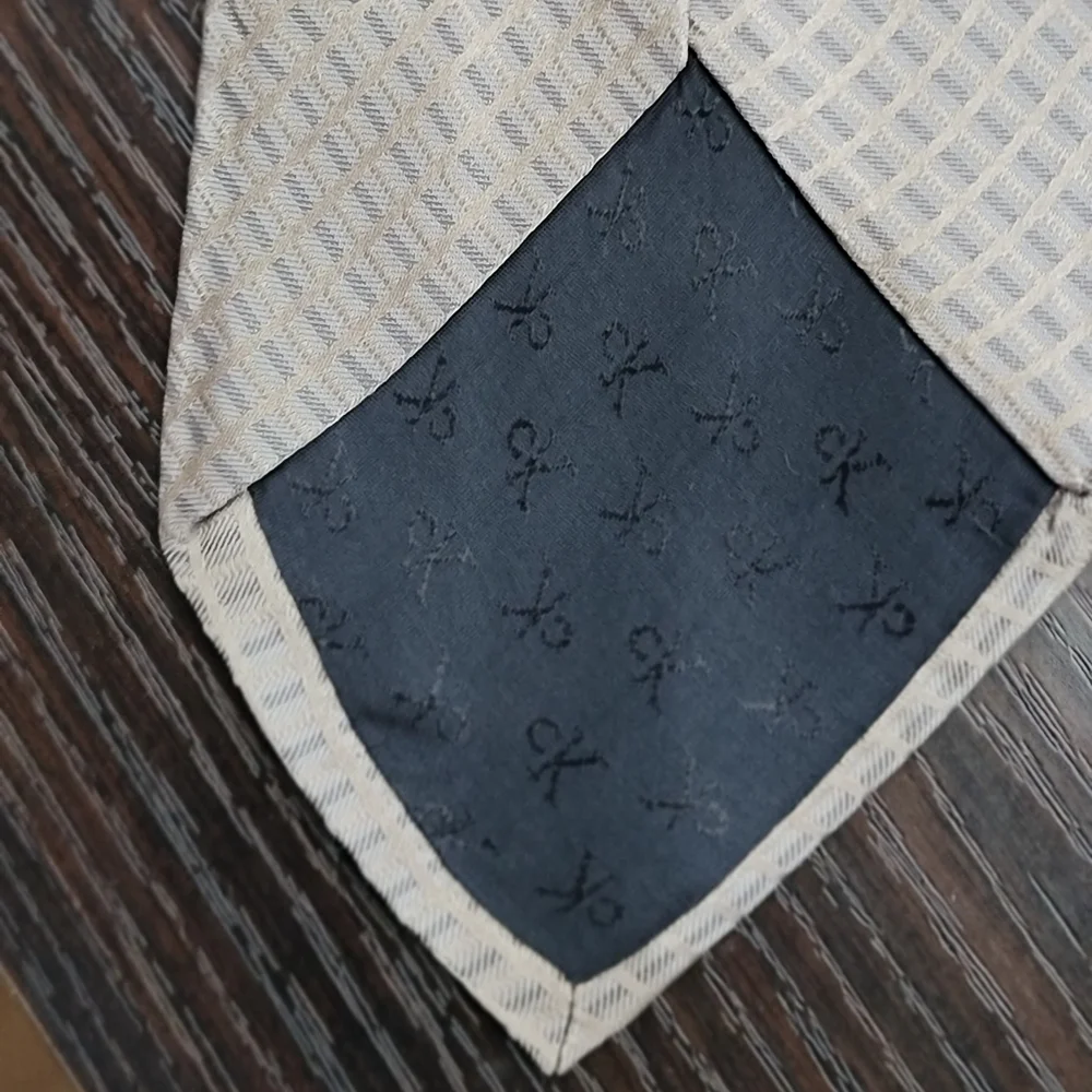 Calvin Klein Men's Tie dry clean only.